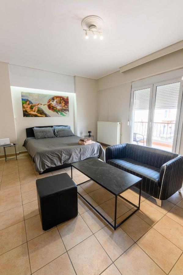Central Apartments 1 With Parking 拉里萨 外观 照片